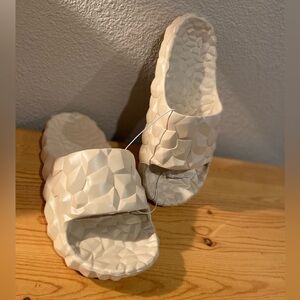 Dius~Dianets~NWOT~Unisex~Multi-Purpose~Indoor/Outdoor~
Slide Sandal~Size 8.5-9.5